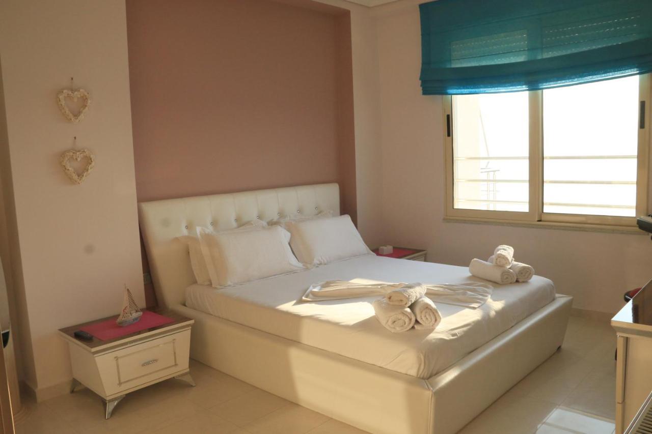 Luxury Seafront Apartments Sarande Exterior photo